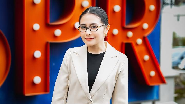 Prilly Latuconsina Jadi Dosen LSPR Jakarta