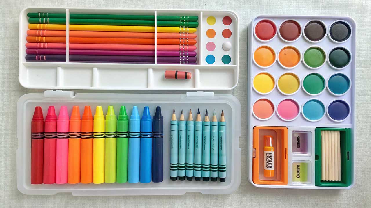 Teknik dan Alat Mewarnai Gambar Dekoratif pada Media Plastik untuk Pembelajaran Seni Rupa